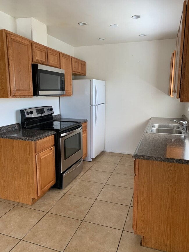 Building Photo - AVAILABLE NOW $200 off First Month Rent