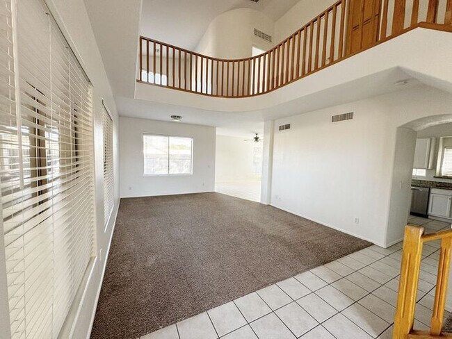 Building Photo - ABSOLUTELY STUNNING 4BR 2.5BA, OVER 2100SQFT, COMMUNITY POOL, CHANDLER