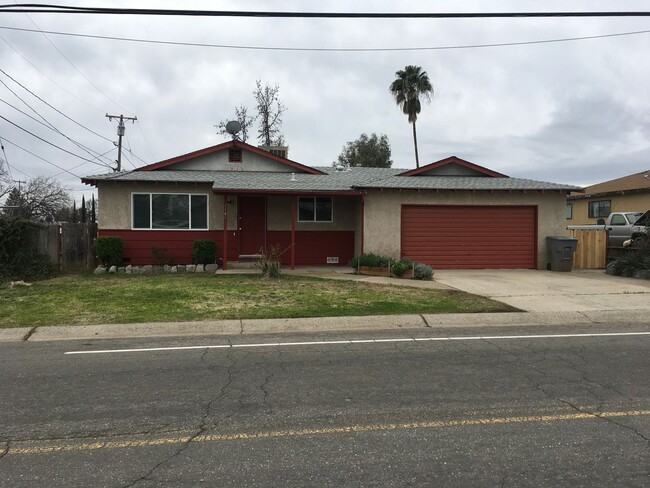 Primary Photo - South Redding 3 Bedroom Home