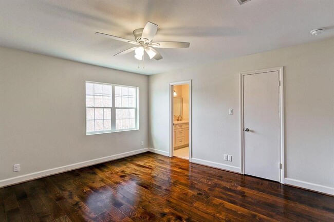 Building Photo - 12605 Huntingwick Dr