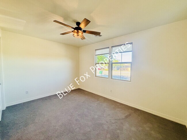 Building Photo - 8038 N Purple Aster Pl