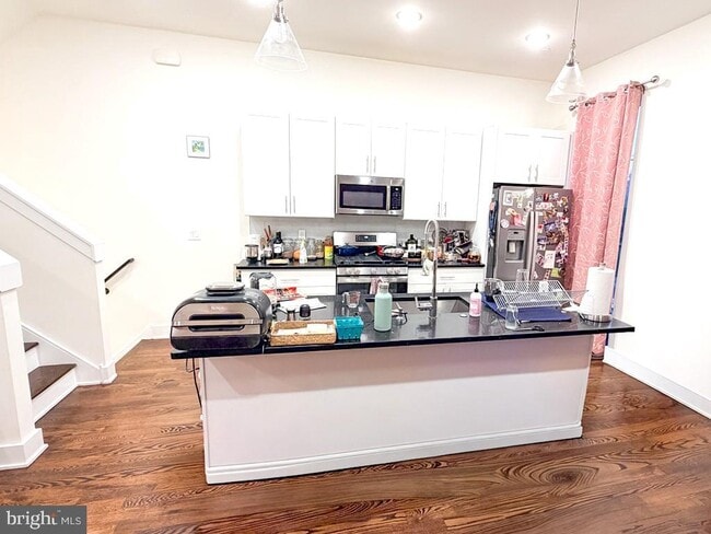 Building Photo - 1754 N Randolph St