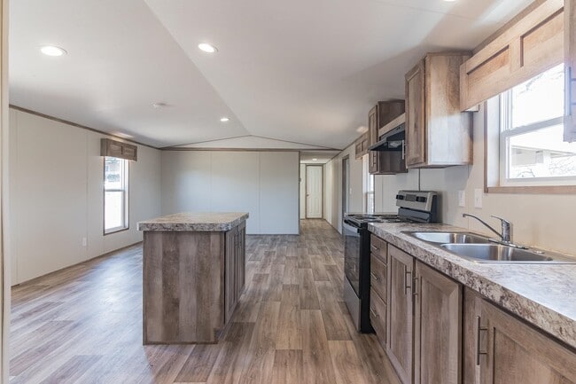 Building Photo - 105 E Briar Dr