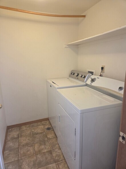 Building Photo - 2244 Pinyon Jay Dr