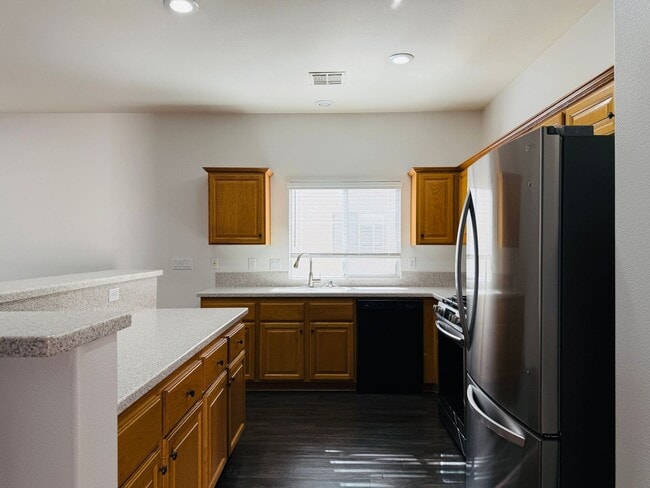 Building Photo - Stunning Gated 3 Bedroom & 2 Bath Located in Southern Highlands