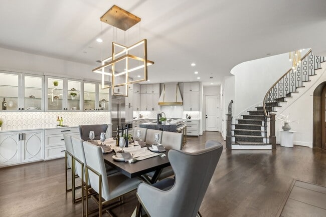 Building Photo - 28 Comillas Dr