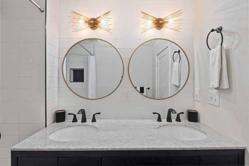 Building Photo - 14004 SE River Rd