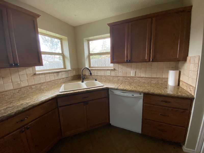 Building Photo - 1925 Willow Vale Dr