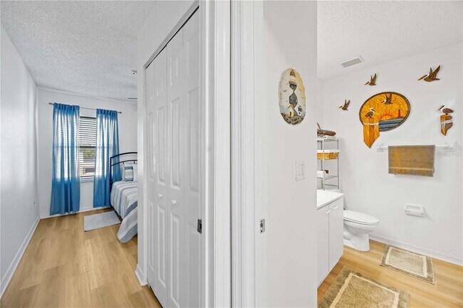 Building Photo - 3607 E Bay Dr