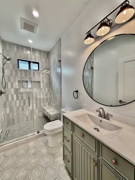 Building Photo - 619 N Vista St