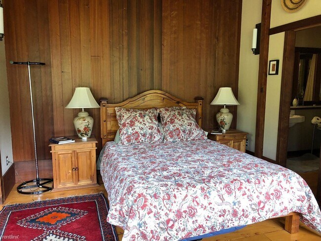 Building Photo - 625 Lovell Ave