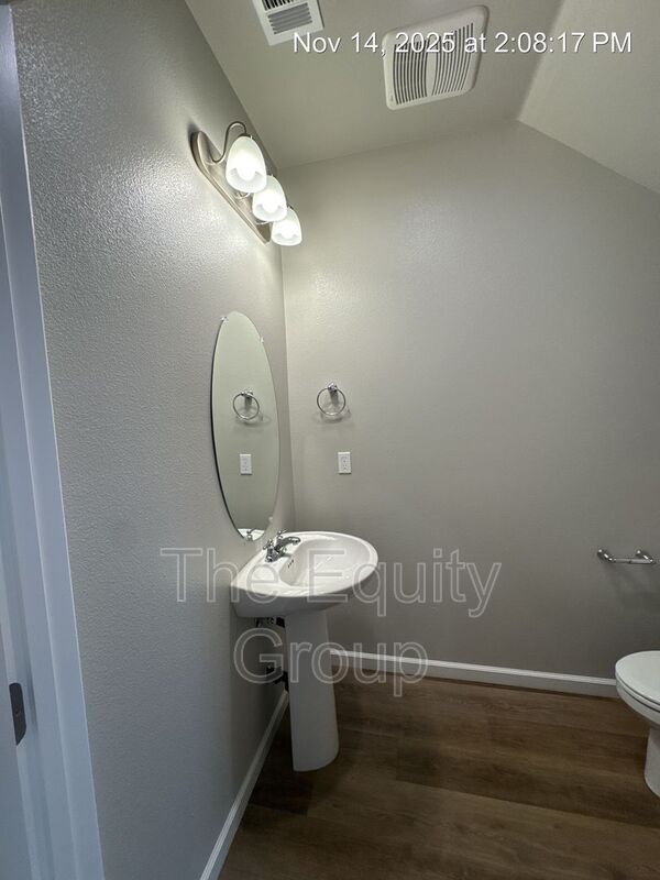 Building Photo - 410 S Summit St