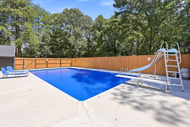 Building Photo - 4225 Twin Rivers Dr