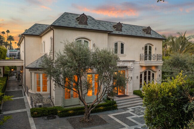 Building Photo - 718 N Rodeo Dr