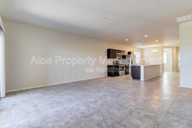 Building Photo - 1246 E Paul Dr
