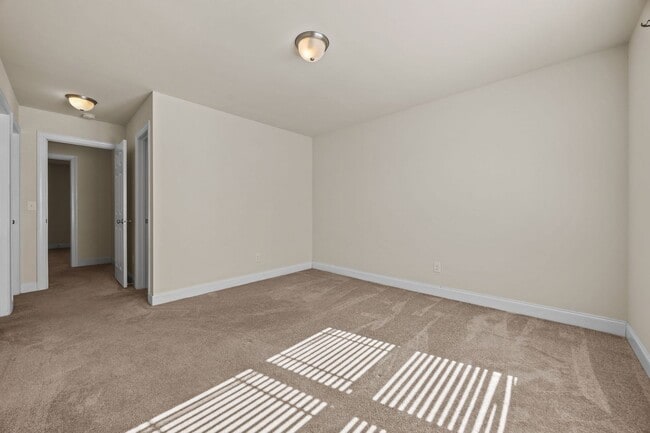 Building Photo - RENT THIS TWO BEDROOM UNIT FOR REDUCED REN...