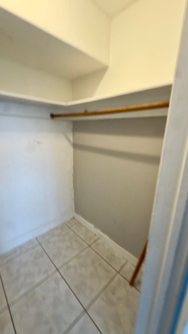 Building Photo - Spacious 1-Bed Condo in Sutton House – 974...