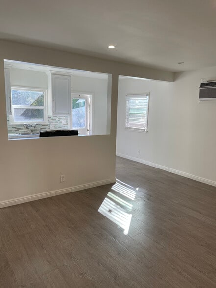 Spacious living area with breakfast/dining area - 2823 Hermosa Ave