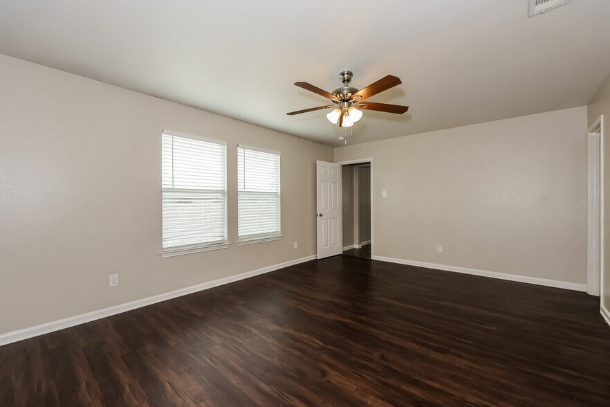 Building Photo - 8820 Elk Creek Ln