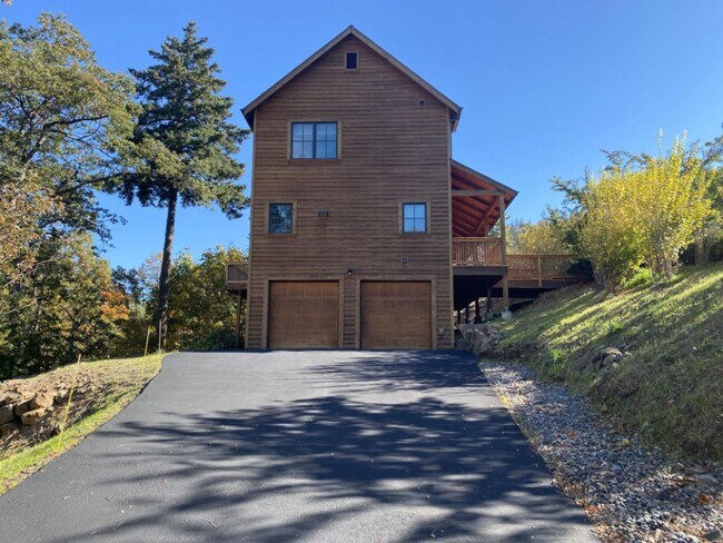 Building Photo - Perfection in Mosier