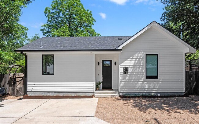 Primary Photo - 2216 Lindell Ave