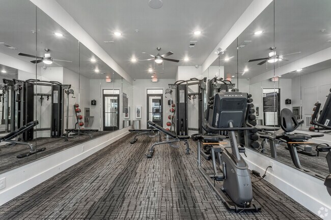 Building Photo - Move In Now & Enjoy 1 Month Free!