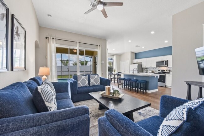 Building Photo - 8022 King Palm Cir