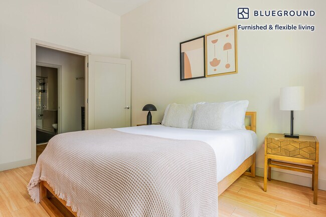 Building Photo - 320 D St