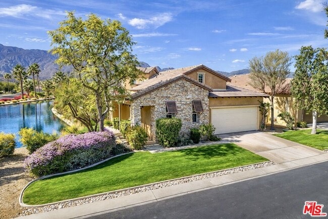 Building Photo - 37 Shoreline Dr