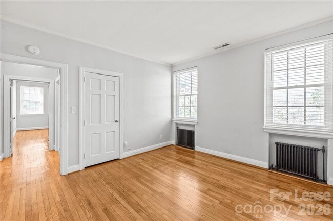 Building Photo - 920 Monticello Terrace