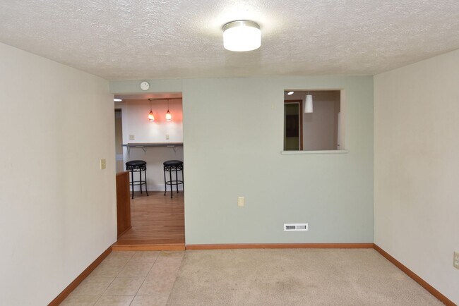 Building Photo - 507 Lincolnway E