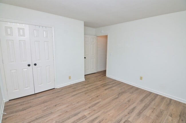 Building Photo - 230 Boxwood