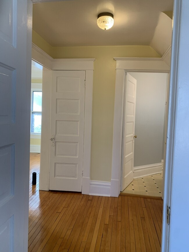 Building Photo - 628 37th St