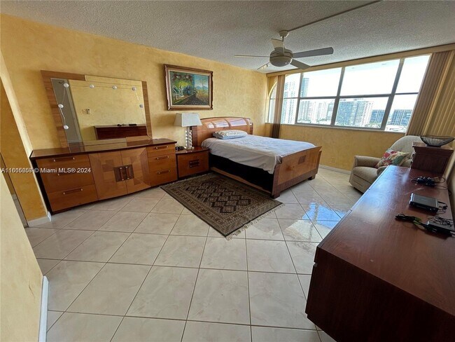 Building Photo - 100 Golden Isles Dr