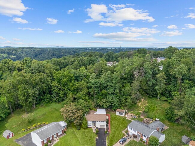 Building Photo - 224 Laura Lee Dr