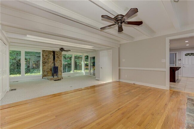 Building Photo - 1837 Chancery Ln