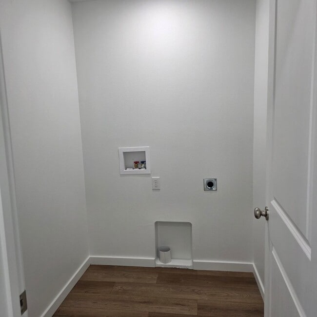 Building Photo - Brand New 4 Bedroom Home