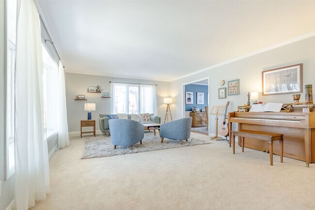 Building Photo - 313 Walnut Grove Dr