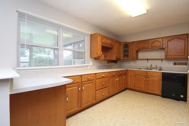 Building Photo - 7190 Pennington Dr