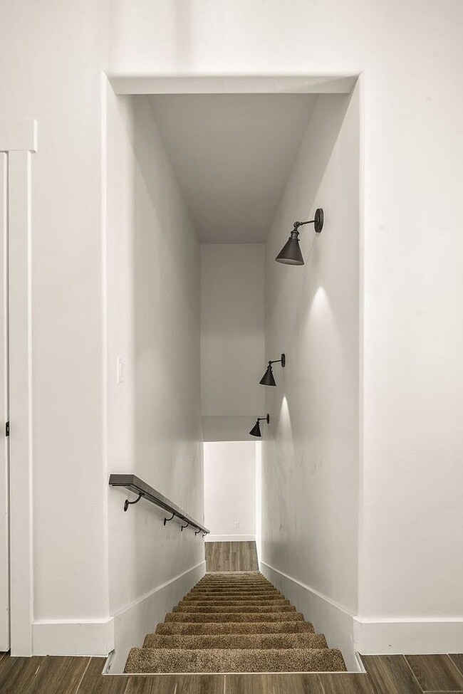 Building Photo - Single Family Home