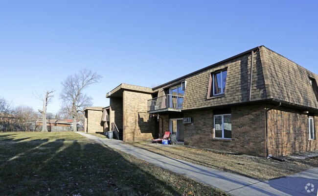 Miller St W - 715 W Miller St
