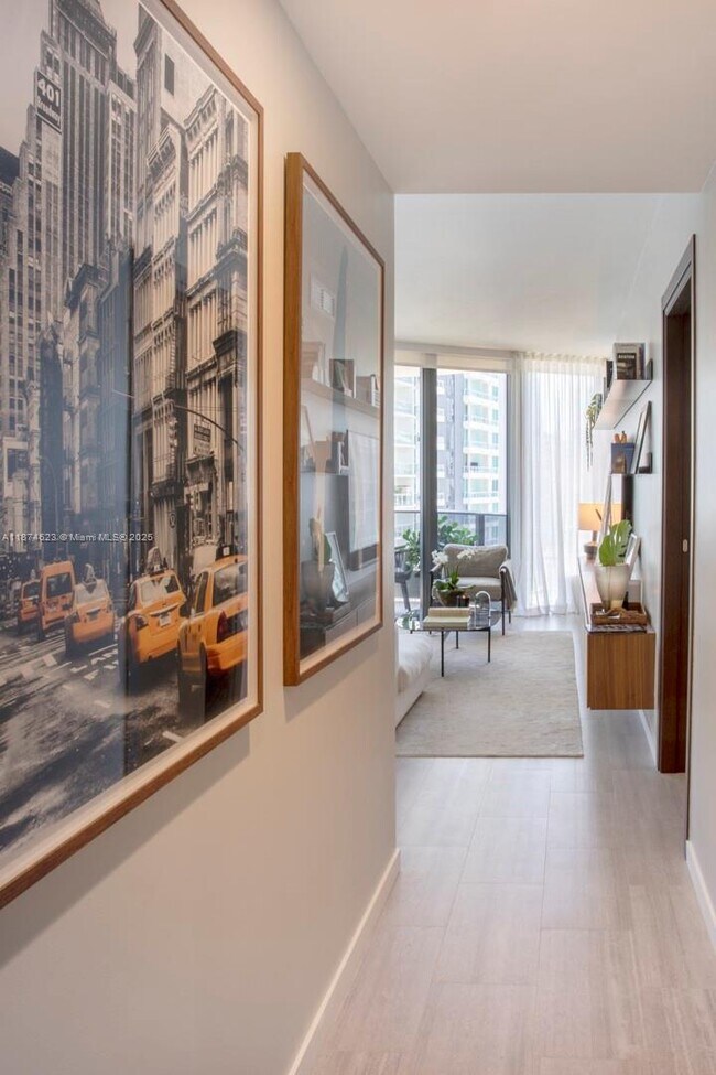 Building Photo - 1000 Brickell Ave