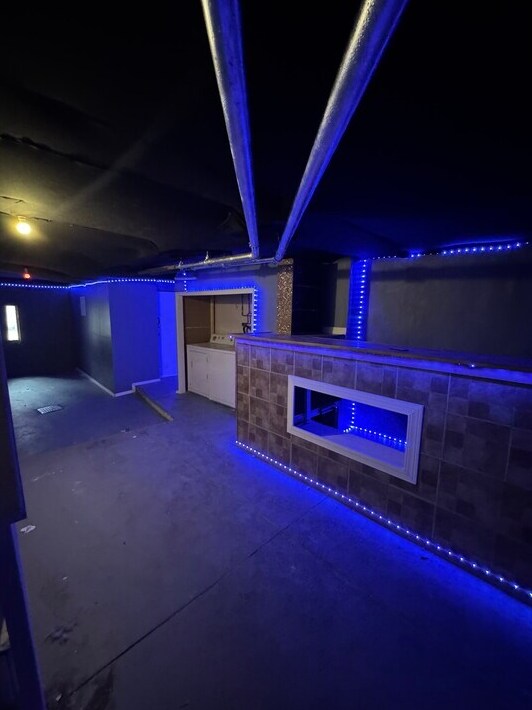 Building Photo - 1939 Plymouth St