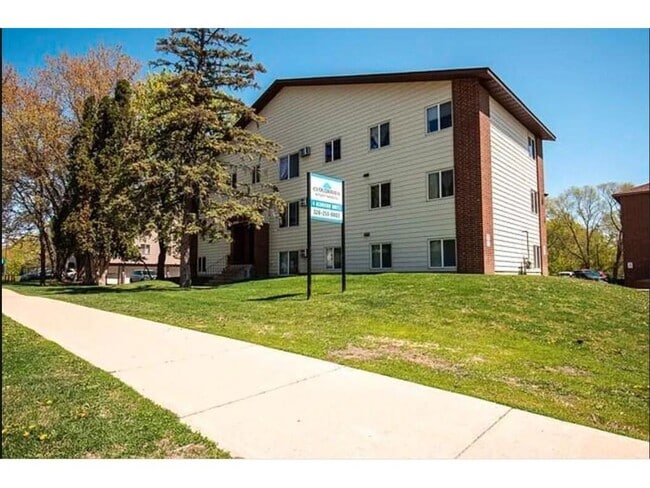 Building Photo - 1420 6th Ave S