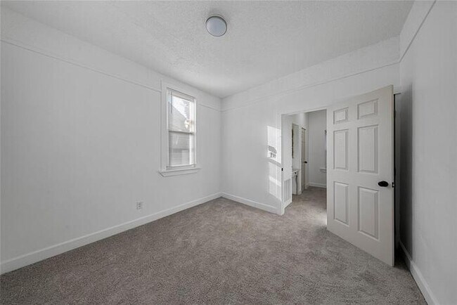 Building Photo - 2421 NW 18th St