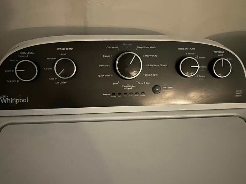 Building Photo - 876 Palmer Ave