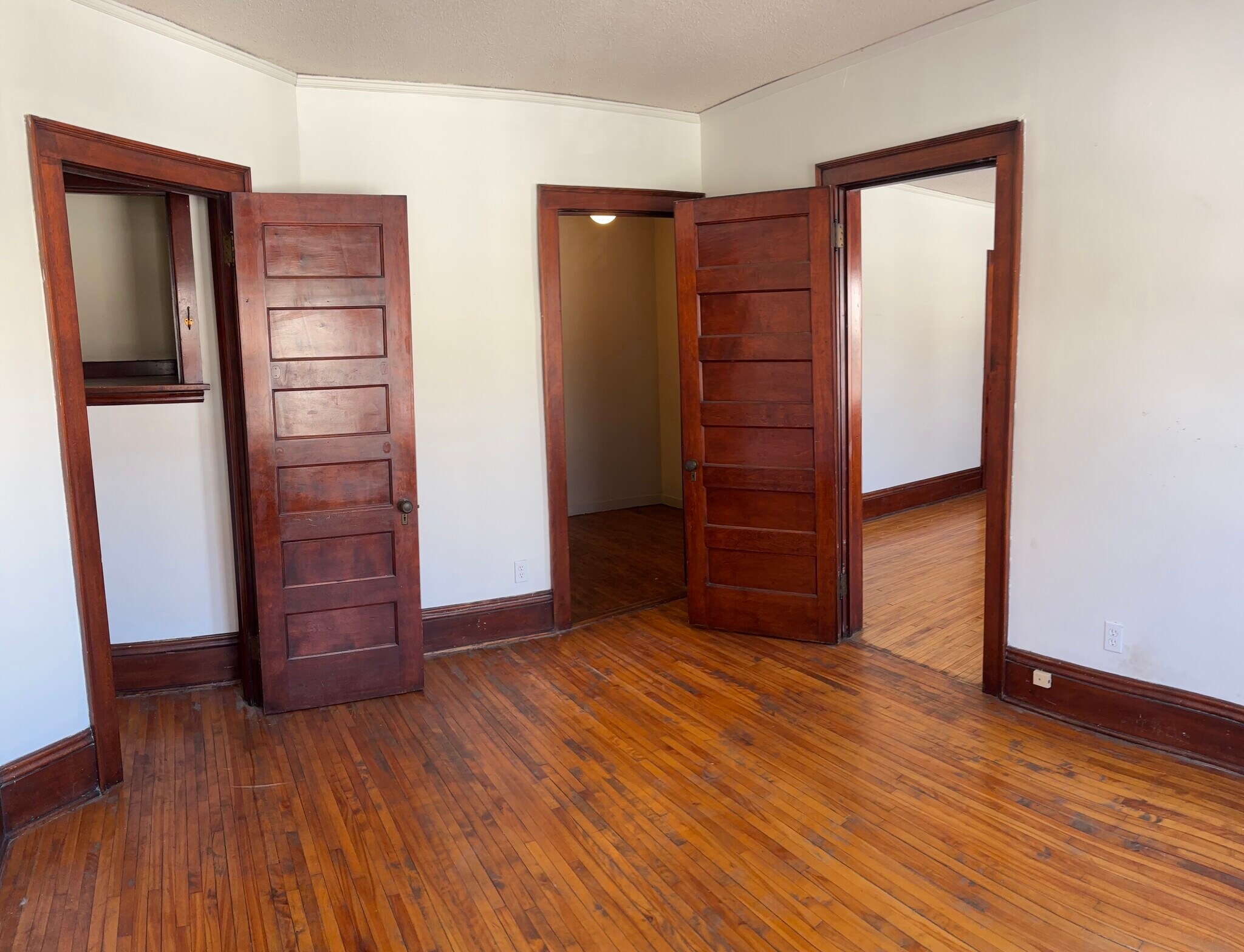 Building Photo - 2600 Emerson Ave S