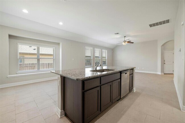 Building Photo - 416 Blue Waterleaf Ln