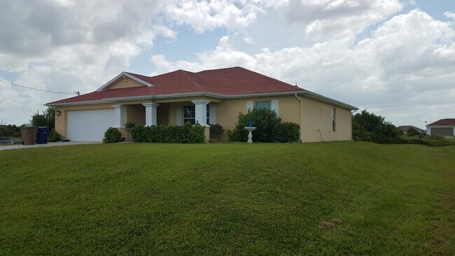 Building Photo - 364 Pinehurst Ave