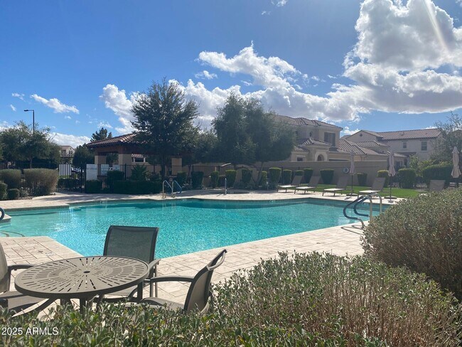 Building Photo - 1945 W Yellowstone Way